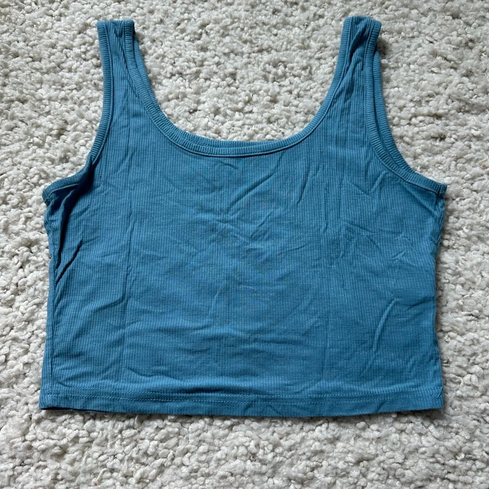 SHEIN Ribbed Tank Top - Picture 2 of 3